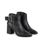 Botas-cortas-de-vestir-en-cuero-negro-con-hebilla.jpg
