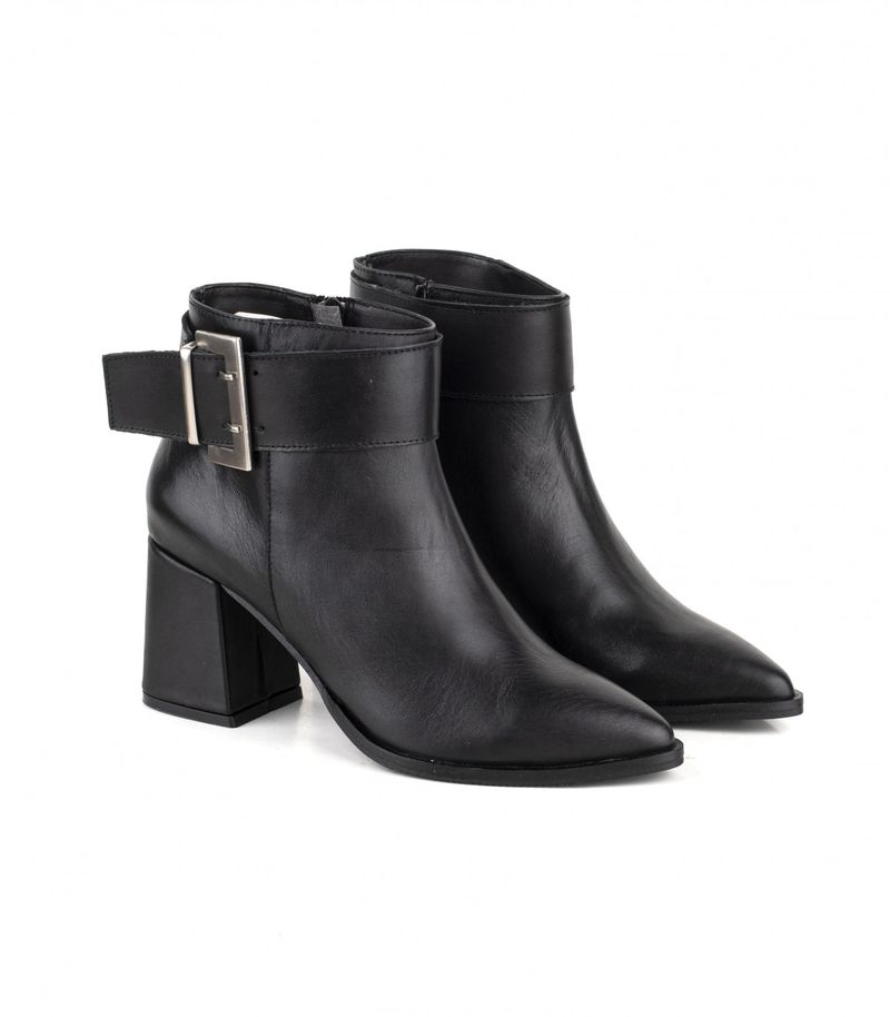 Botas-cortas-de-vestir-en-cuero-negro-con-hebilla.jpg