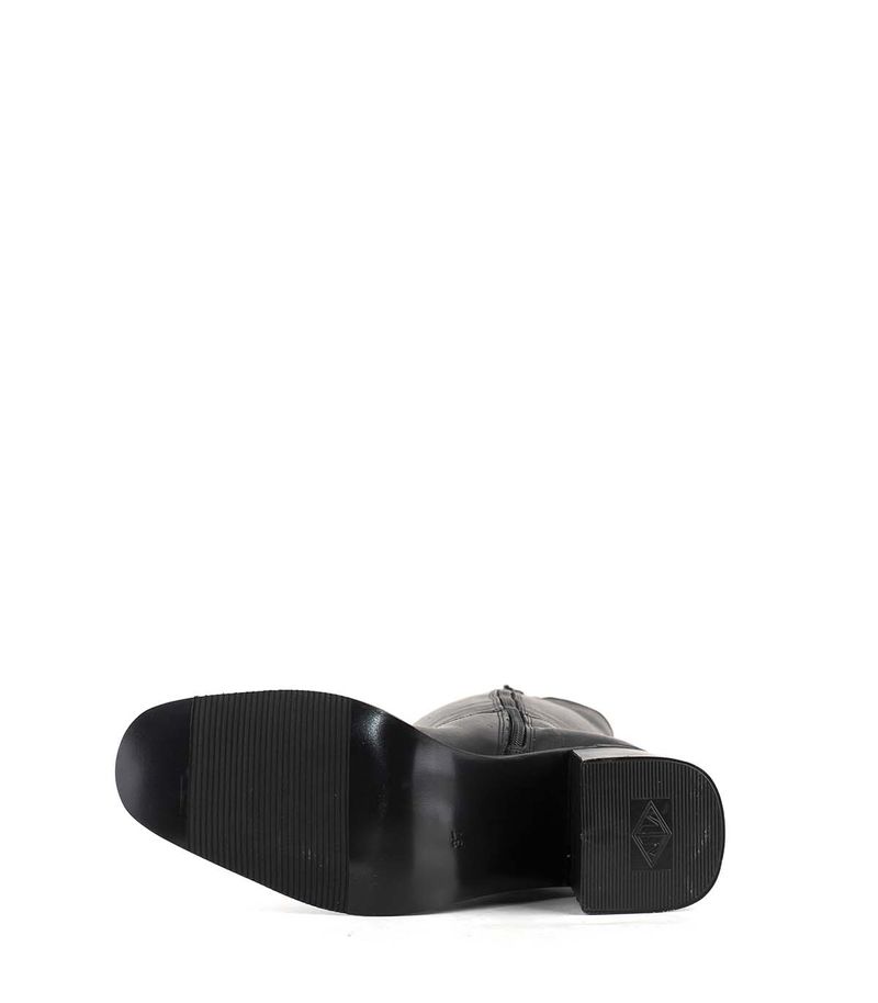 Botas-altas-clasicas-de-cuero-negro.jpg