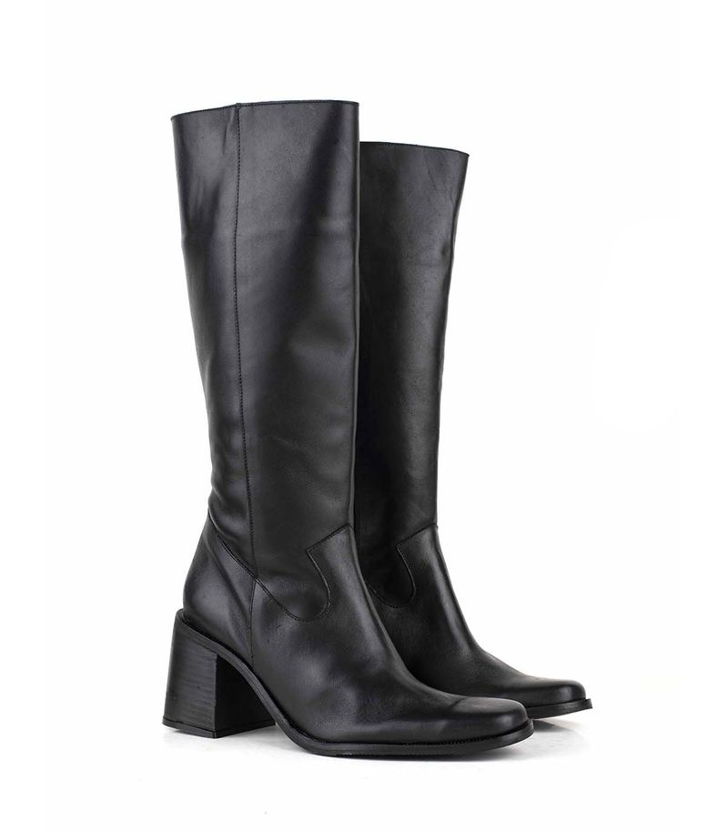 Botas-altas-clasicas-de-cuero-negro.jpg