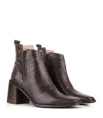 Botas-cortas-de-cuero-reptil-en-chocolate-con-taco..jpg