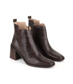 Botas-cortas-de-cuero-reptil-en-chocolate-con-taco..jpg