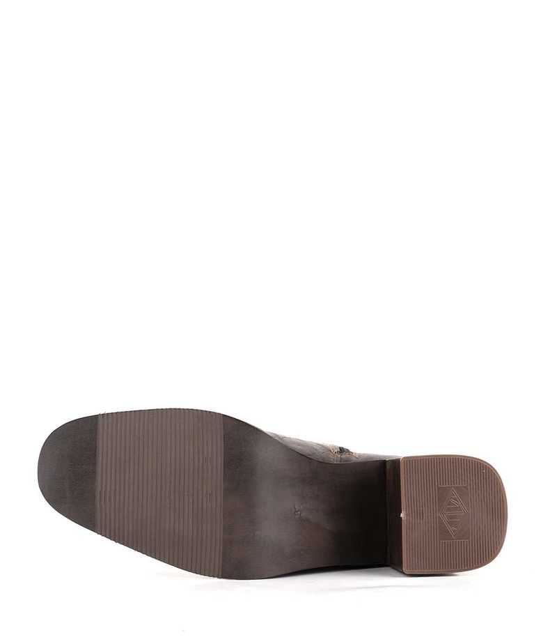 Botas-cortas-de-cuero-reptil-en-chocolate-con-taco..jpg