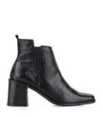 Botas-cortas-de-cuero-reptil-negro-con-taco..jpg