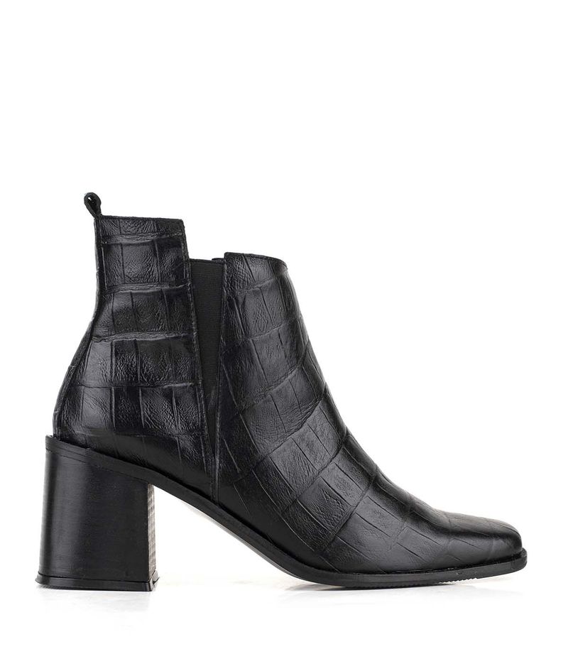 Botas-cortas-de-cuero-reptil-negro-con-taco..jpg