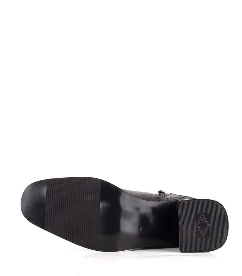 Botas-cortas-de-cuero-reptil-negro-con-taco..jpg