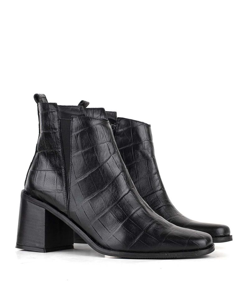 Botas-cortas-de-cuero-reptil-negro-con-taco..jpg