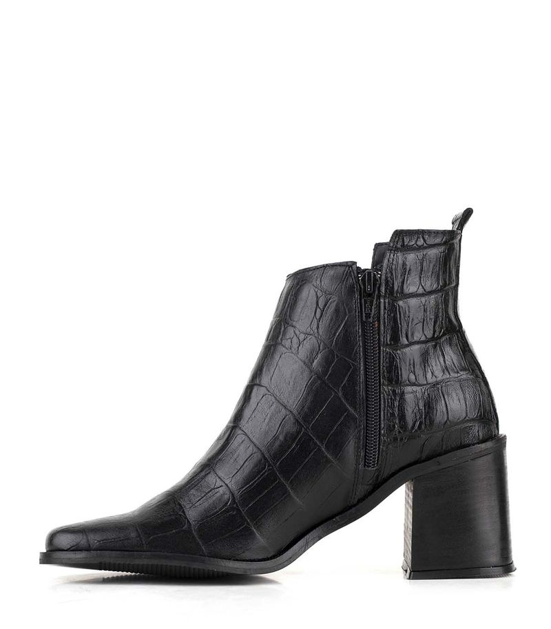Botas-cortas-de-cuero-reptil-negro-con-taco..jpg