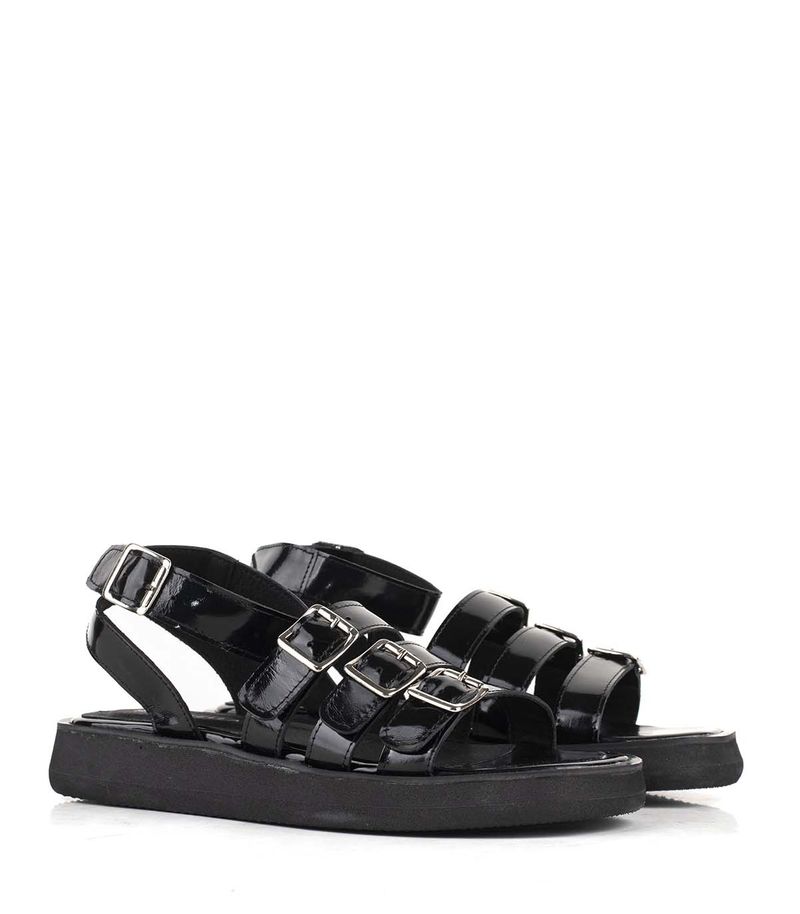 Sandalias-bajas-cintas-con-hebillas-charol-negro.jpg