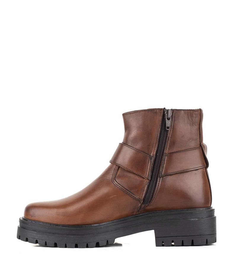 Botas-cortas-de-cuero-cogñac-con-cierre.jpg