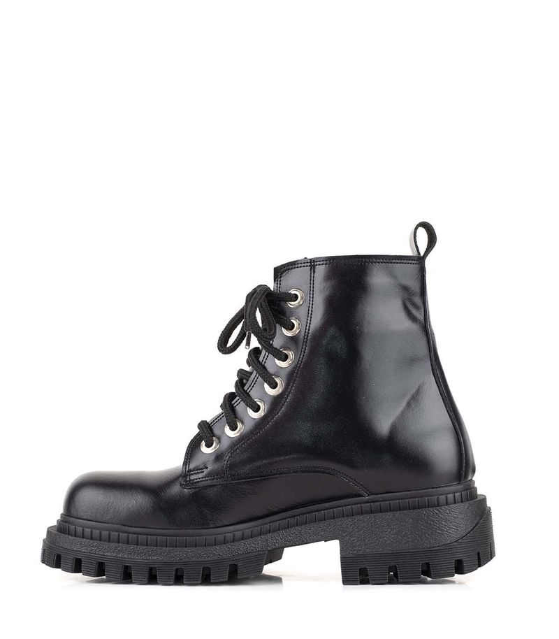 Borcegos-con-base-de-cuero-alto-brillo-negro.jpg