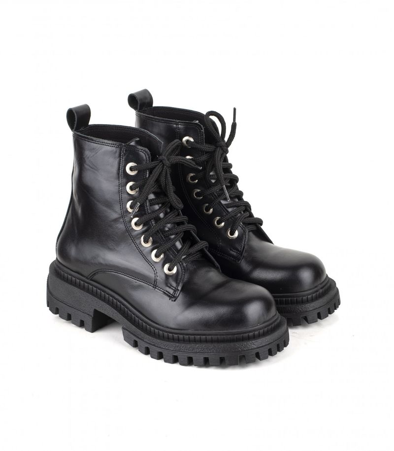 Borcegos-con-base-de-cuero-alto-brillo-negro.jpg
