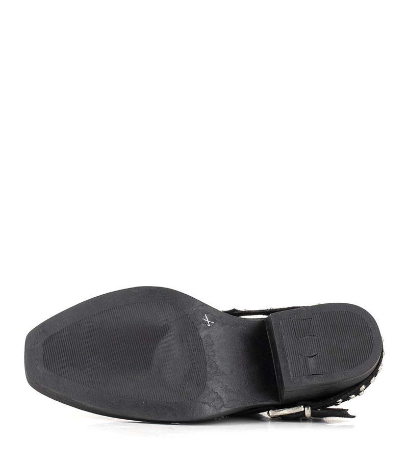 Botinetas-bajas-con-tira-en-cuero-engrasado-negro.jpg