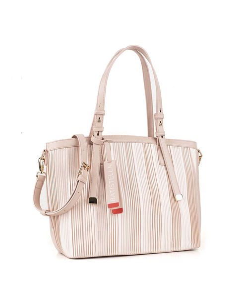 Cartera símil cuero nude con textura plisada y correa desmontable