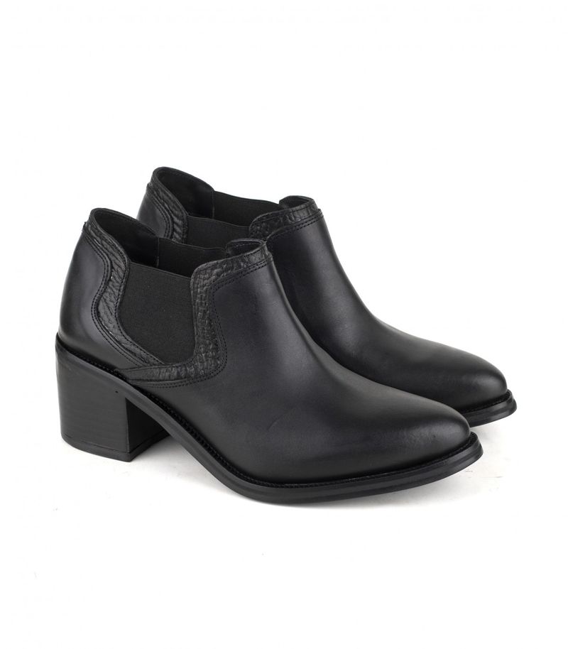 Botinetas-en-cuero-negro-con-elastico.jpg