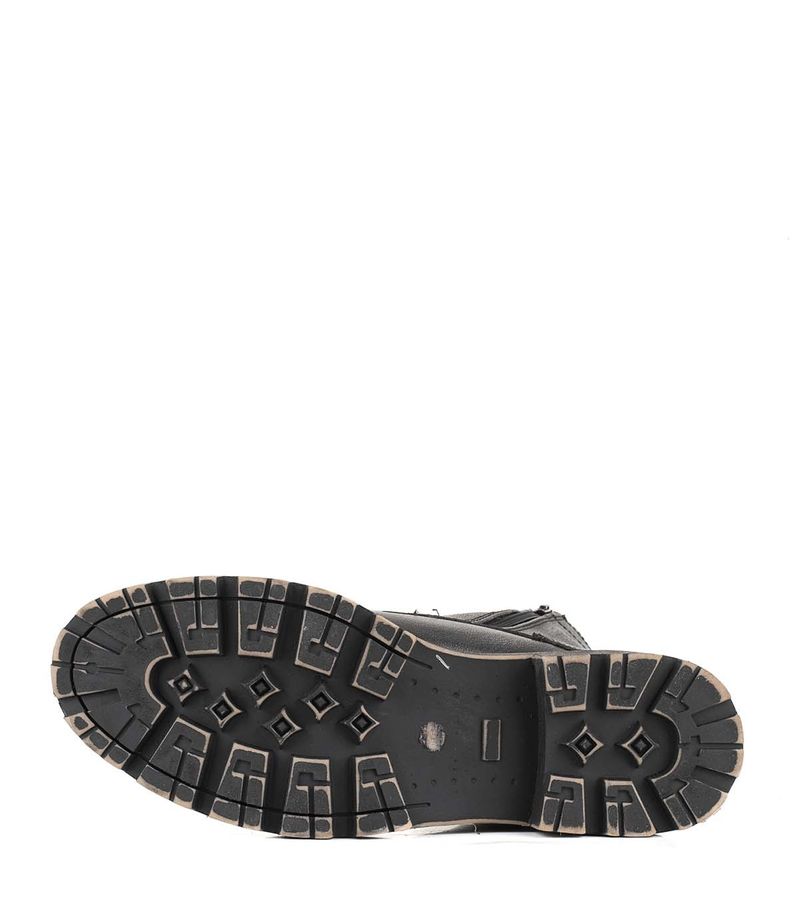 Borcegos-clasicos-de-cuero-en-negro.jpg