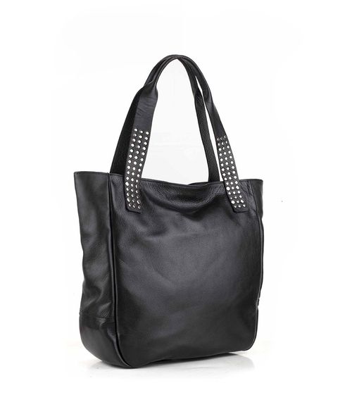 Cartera de cuero negro con manijas tachonadas