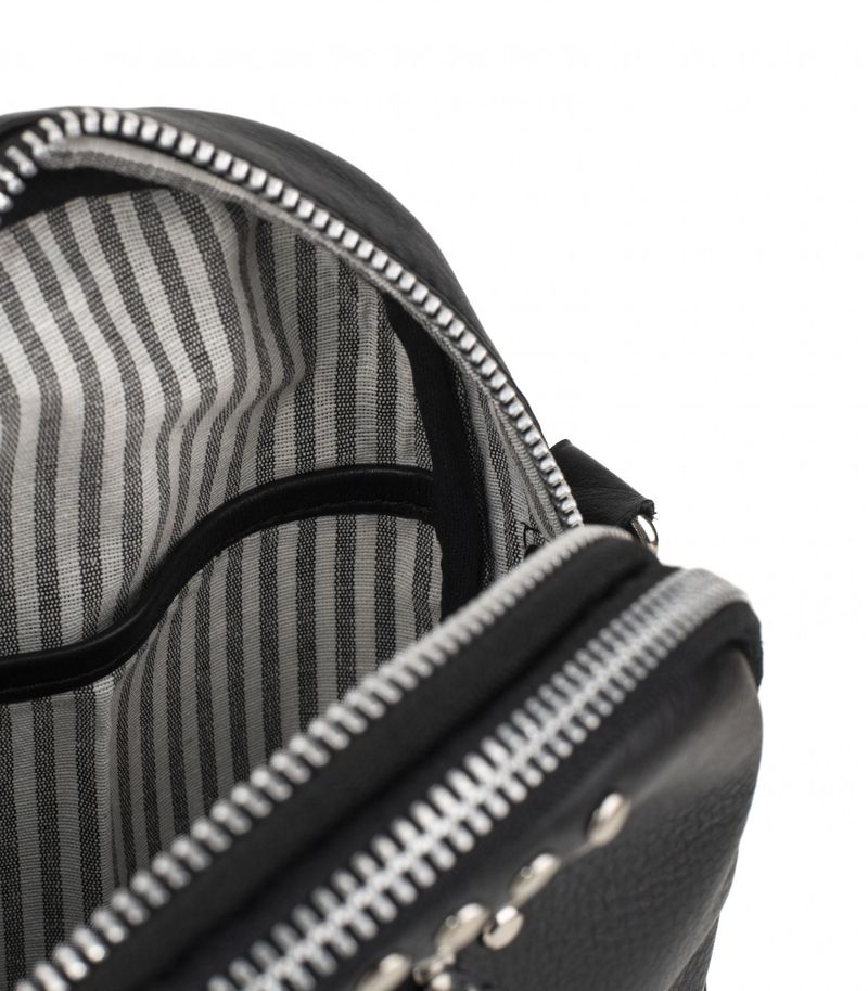 Mini-bandolera-de-cuero-negro-con-trebol-y-tachas.jpg