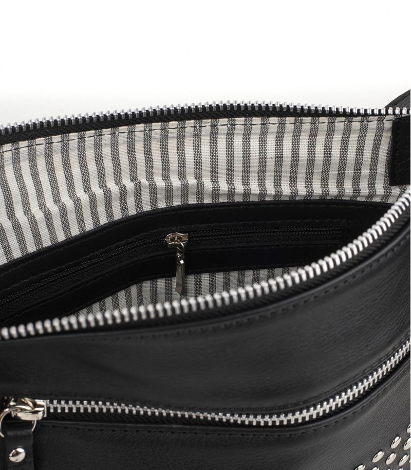 Bandolera-de-cuero-negro-con-trebol-y-tachas.jpg