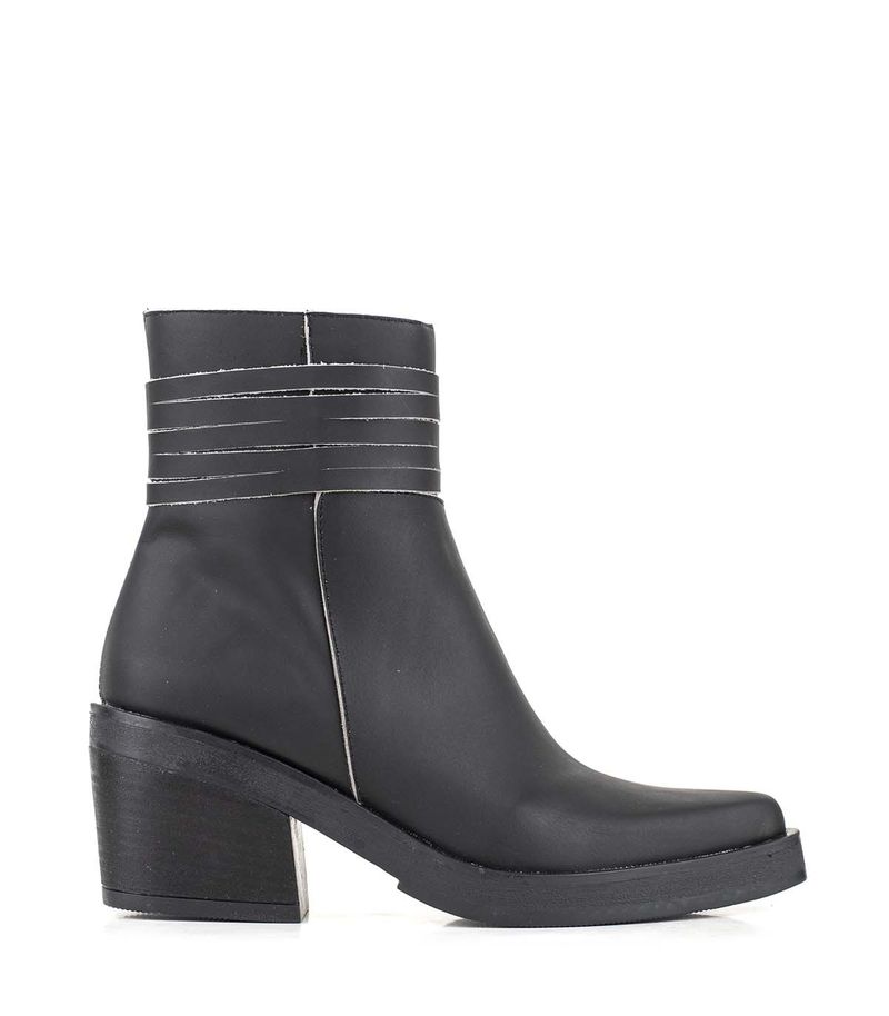 Botas-caña-media-con-tiras-en-cuero-negro.jpg