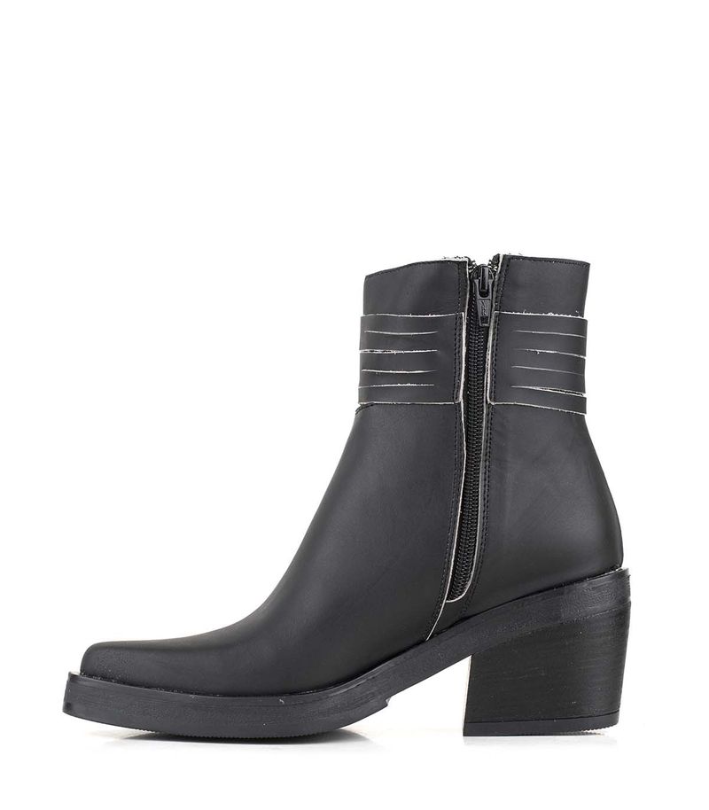Botas-caña-media-con-tiras-en-cuero-negro.jpg