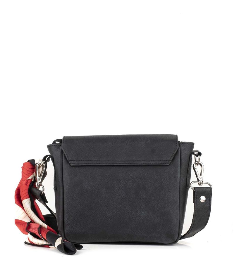 Bandolera-de-cuero-en-negro-con-pañuelo.jpg