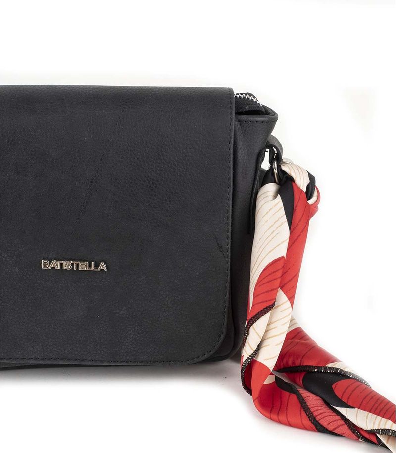 Bandolera-de-cuero-en-negro-con-pañuelo.jpg