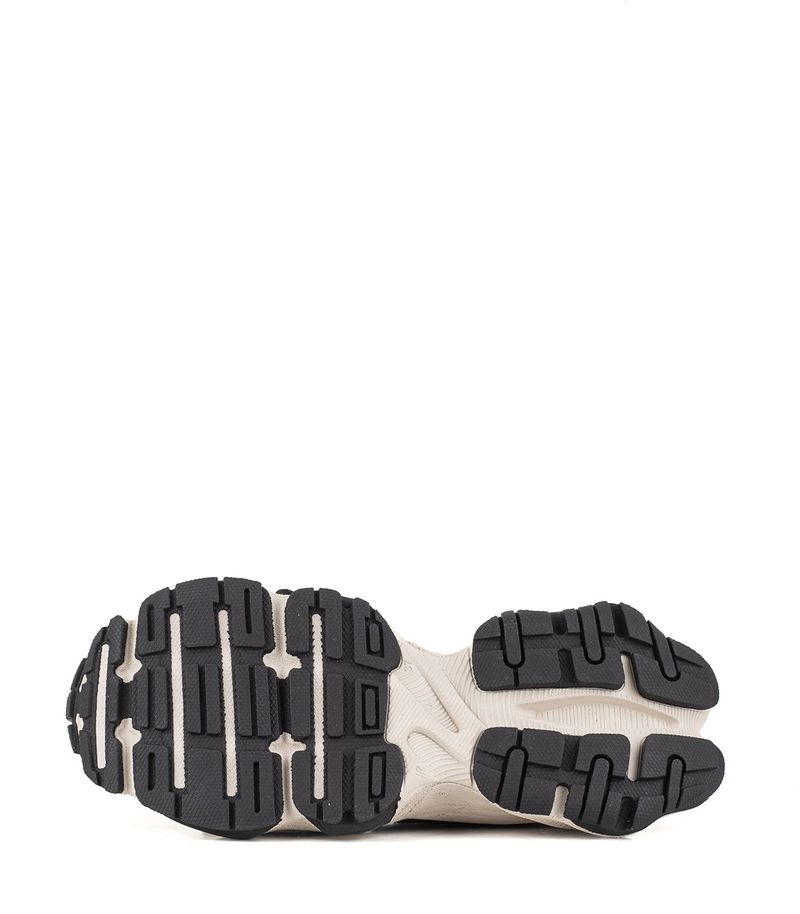 Zapatilla-de-cuero-estilo-chunky-en-negro-y-natural.jpg