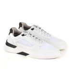 Zapatillas-urbanas-en-simil-cuero-blanco-con-detalles-en-tela.jpg
