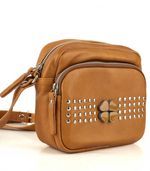 Mini-bag-en-cuero-suela-con-trebol-y-tachas.jpg
