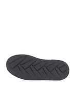 Zapatillas-urbanas-clasicas-de-cuero-negro.jpg