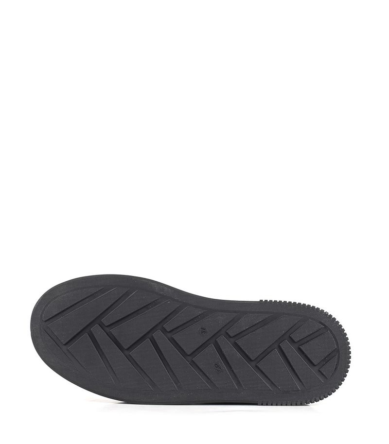 Zapatillas-urbanas-clasicas-de-cuero-negro.jpg