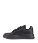 Zapatillas-urbanas-clasicas-de-cuero-negro.jpg