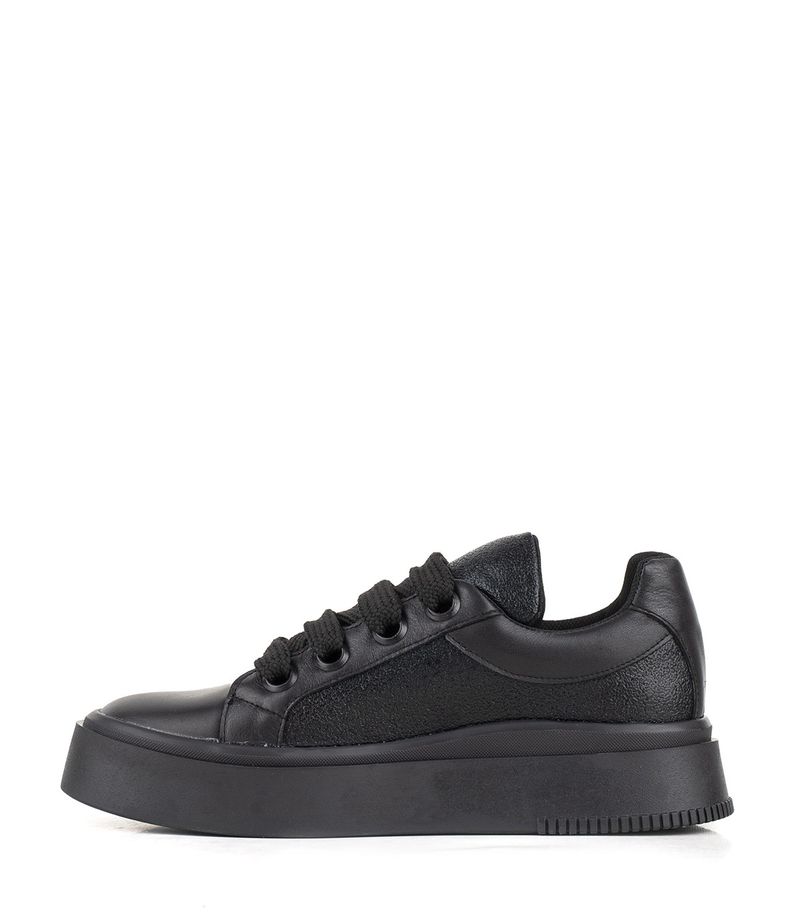 Zapatillas-urbanas-clasicas-de-cuero-negro.jpg