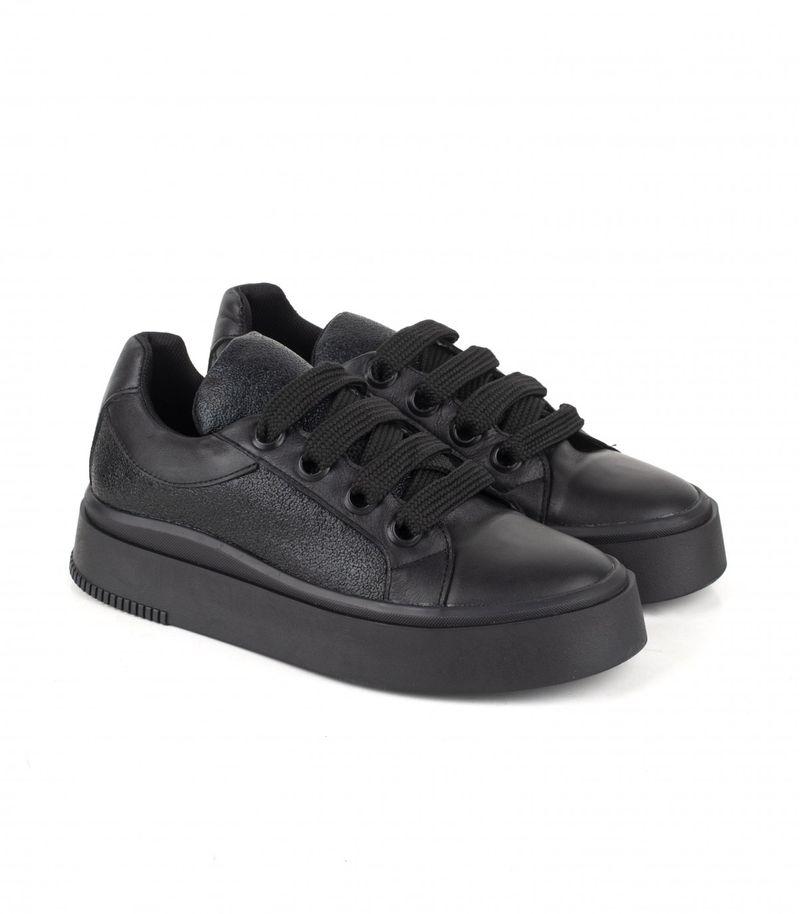 Zapatillas-urbanas-clasicas-de-cuero-negro.jpg