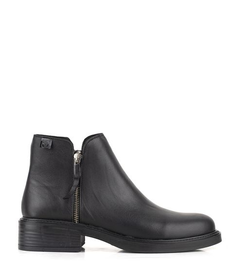 Bota corta de cuero negra con doble cierre