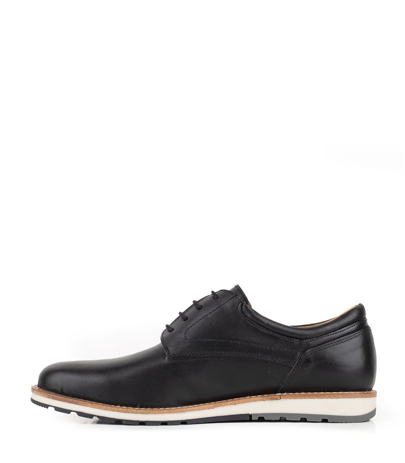 Zapatos-urbanos-en-cuero-negro-con-cordones.jpg
