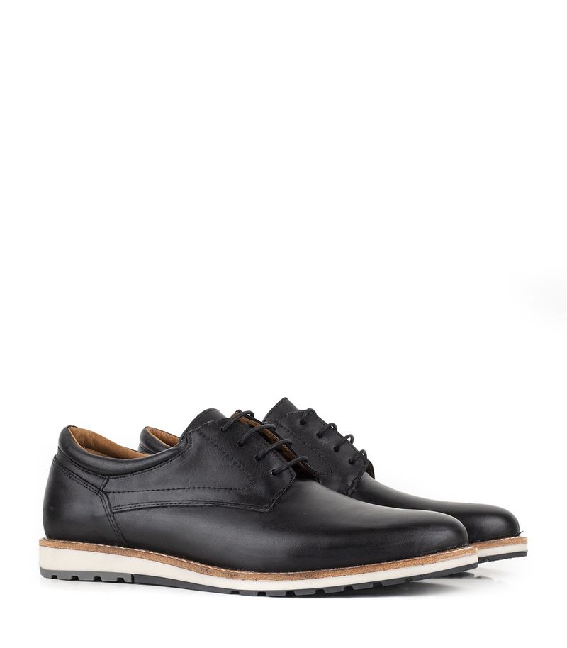 Zapatos-urbanos-en-cuero-negro-con-cordones.jpg