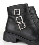 Botas-cortas-con-hebillas-en-cuero-negro.jpg