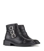 Botas-cortas-con-hebillas-en-cuero-negro.jpg