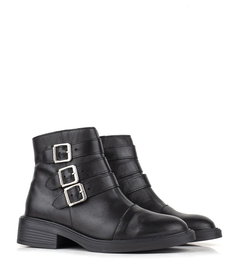 Botas-cortas-con-hebillas-en-cuero-negro.jpg