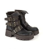 Botas-cortas-de-cuero-chocolate-con-hebillas-y-plataforma.jpg