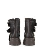 Botas-cortas-de-cuero-chocolate-con-hebillas-y-plataforma.jpg