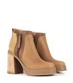 Botas-cortas-de-cuero-en-suela-con-plataforma.jpg