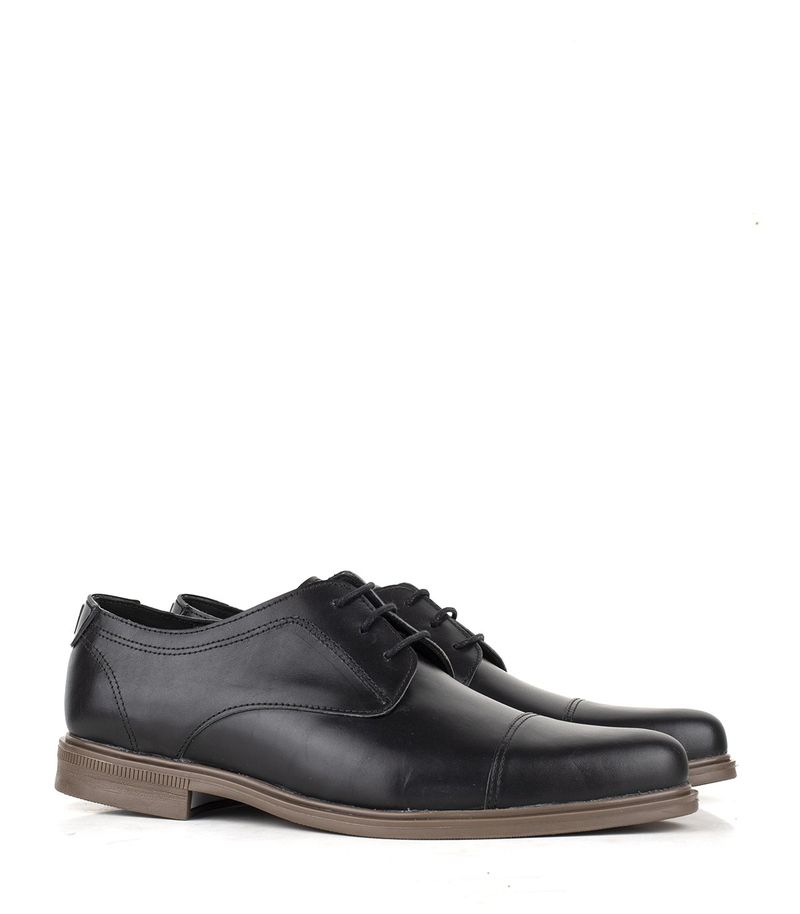 Zapatos-de-hombre-en-cuero-con-puntera-y-base-marron.jpg