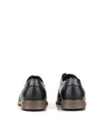 Zapatos-de-hombre-en-cuero-con-puntera-y-base-marron.jpg