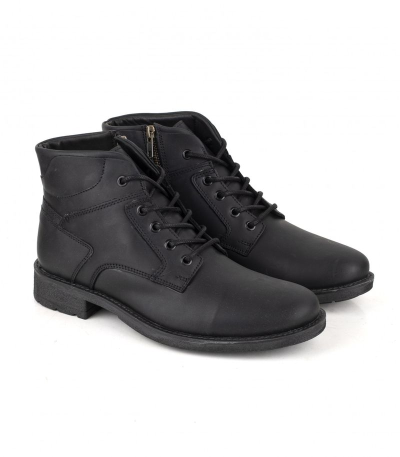 Borcego-en-cuero-negro-con-cordones-y-cierre-lateral.jpg