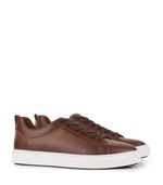 Zapatillas-urbanas-de-cuero-tostado-lisas-acordonadas.jpg