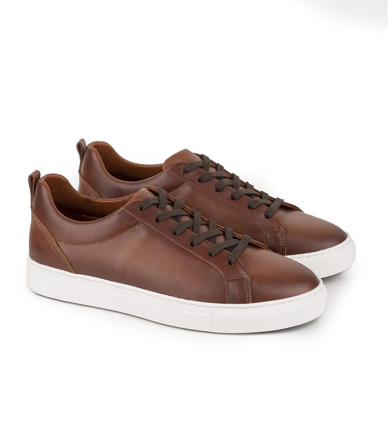 Zapatillas-urbanas-de-cuero-tostado-lisas-acordonadas.jpg