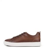 Zapatillas-urbanas-de-cuero-tostado-lisas-acordonadas.jpg